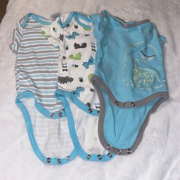 Baby Gear Other - Baby girl 0 to 3 month onesie, dinosaur and striped set of three blue and gray